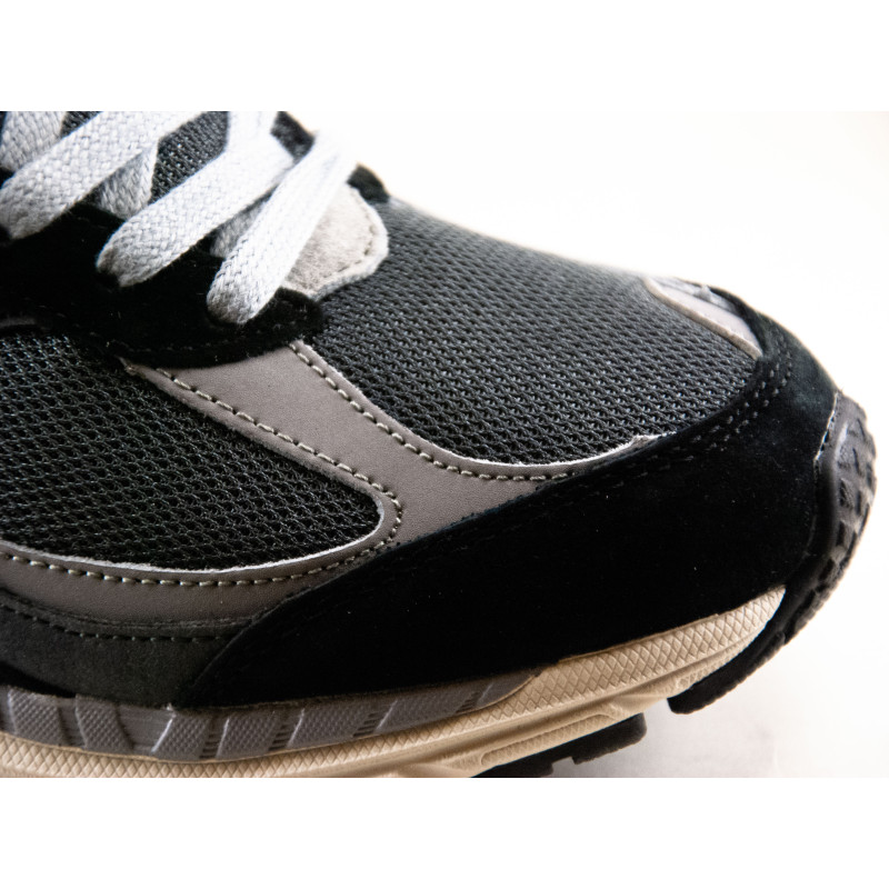 Демісезонні кросівки NB 2002 Gray-black ліцензія сірочорний