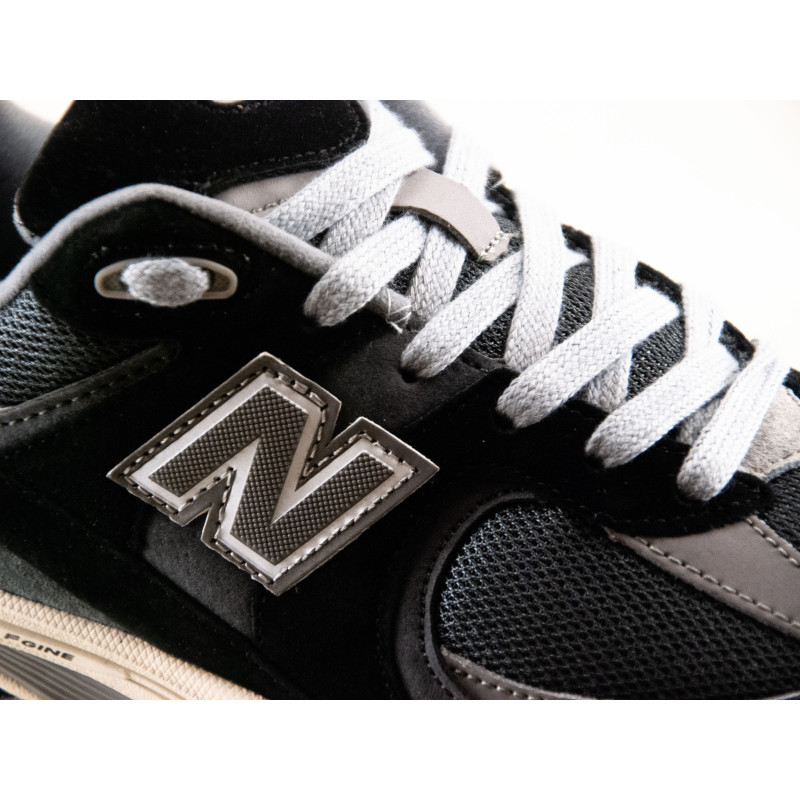 Демісезонні кросівки NB 2002 Gray-black ліцензія сірочорний