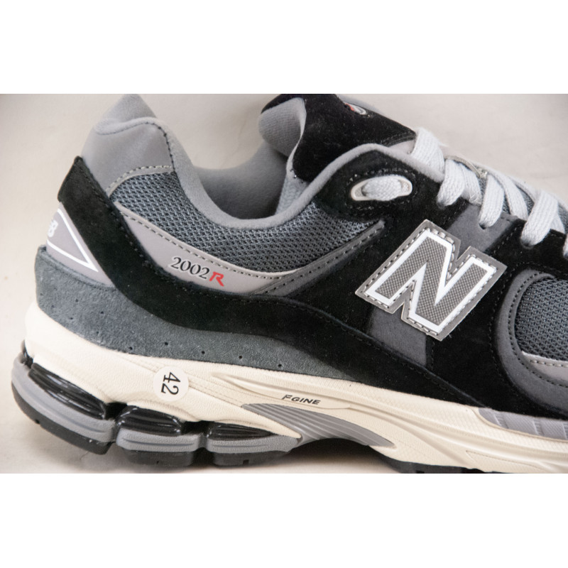 Демісезонні кросівки NB 2002 Gray-black ліцензія сірочорний