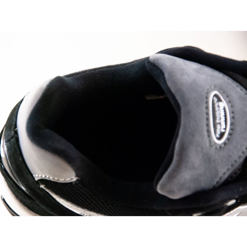 Демісезонні кросівки NB 2002 Black-gray ліцензія чорносірий