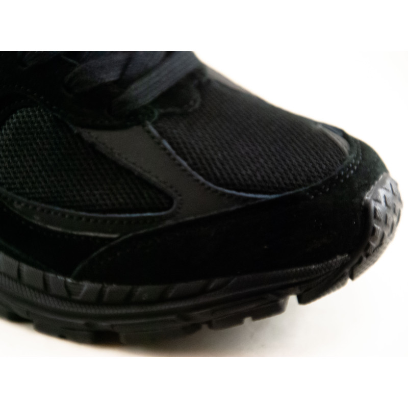 Демісезонні кросівки NB 2002 Black ліцензія чорний